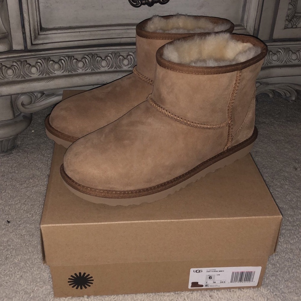 UGG Classic Mini Boots *READ* Women’s 8
